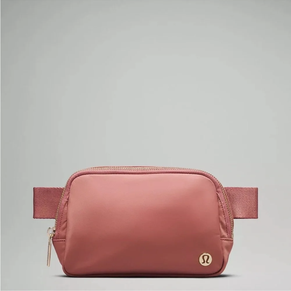 NWT Lululemon Everywhere Belt Bag
Spiced Chai Metal Hardware Spiced Chai/Gold - Picture 1 of 8